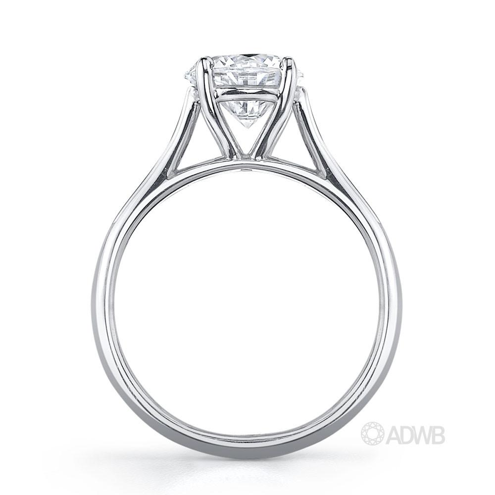 Classic 4 claw round brilliant cut diamond ring