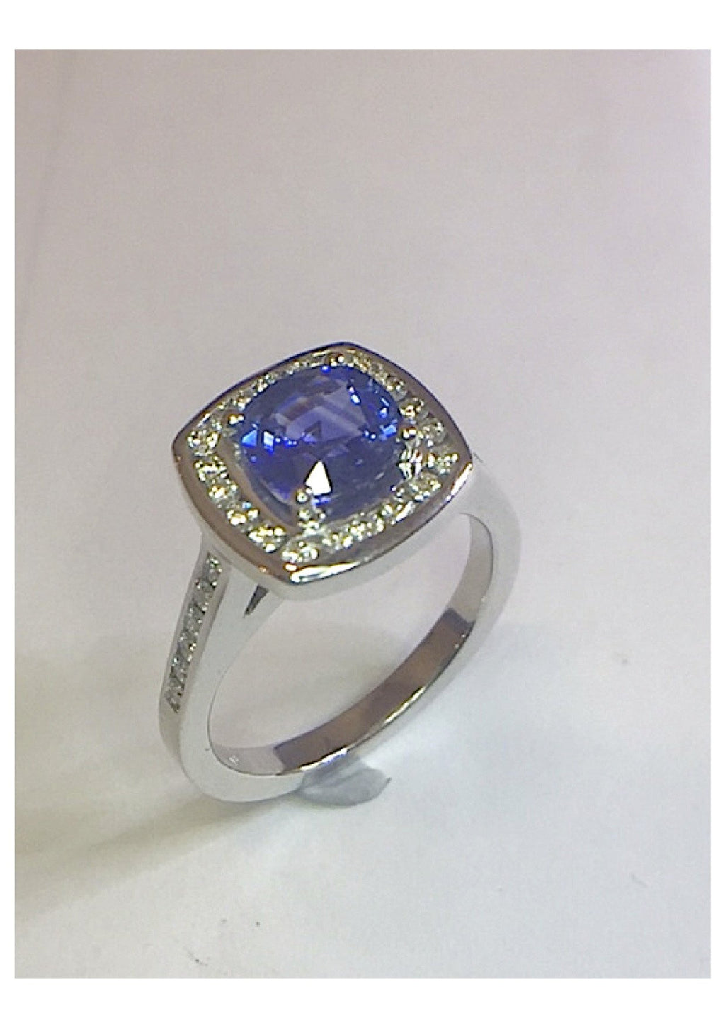 18ct white gold royal blue ceylon sapphire halo diamond ring